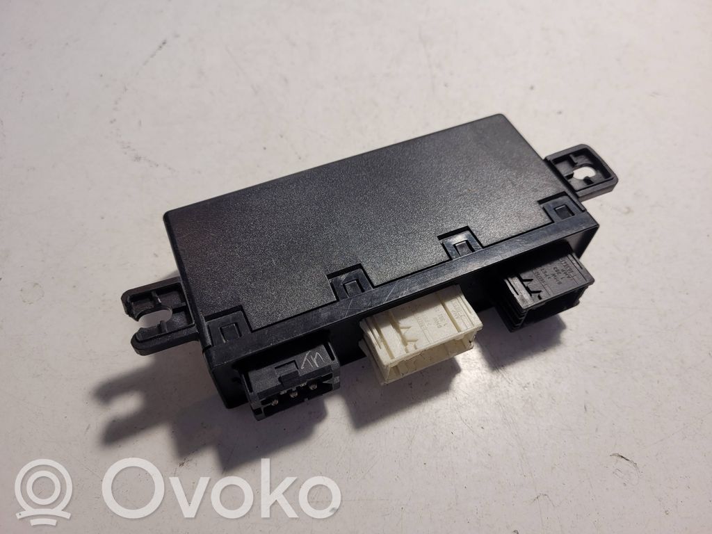 BMW 5 E34 Komforto modulis 