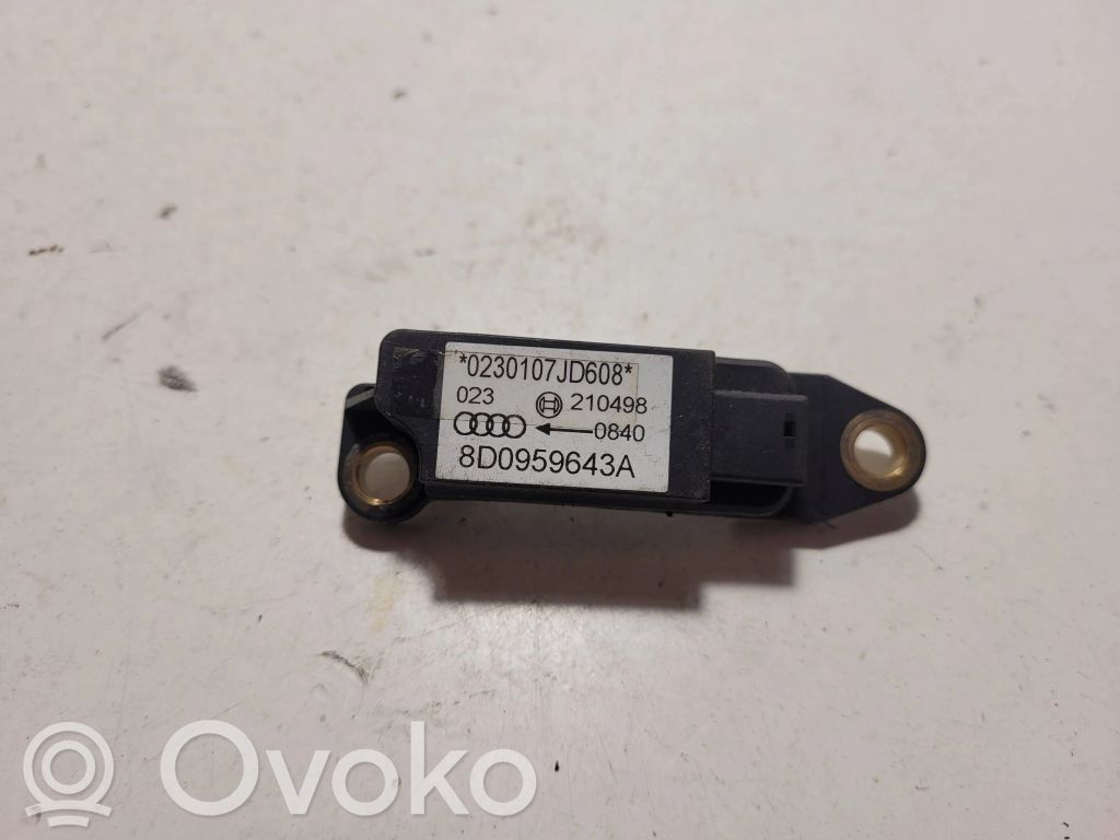 Audi A4 S4 B5 8D Czujnik uderzenia Airbag 