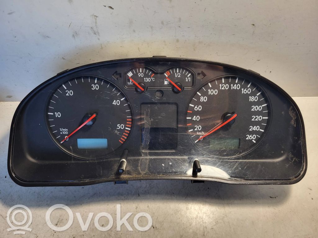 Volkswagen PASSAT B5 Speedometer (instrument cluster) 