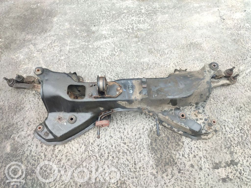 Engine mounting bracket