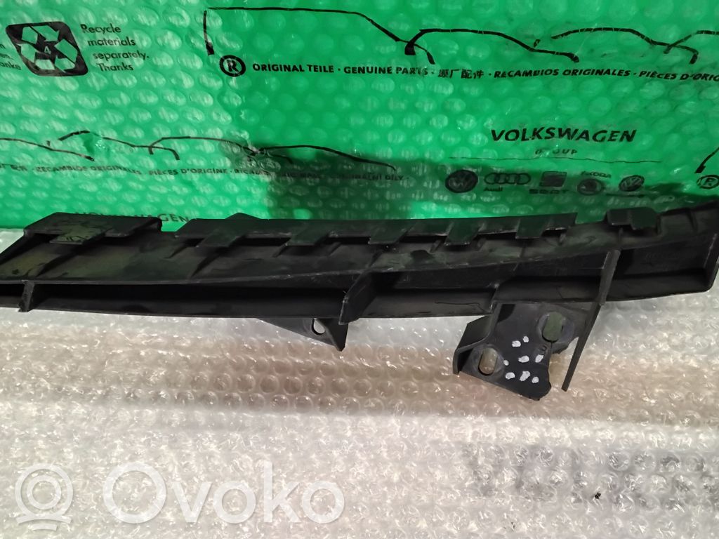 Audi Q7 4L Front bumper mounting bracket 