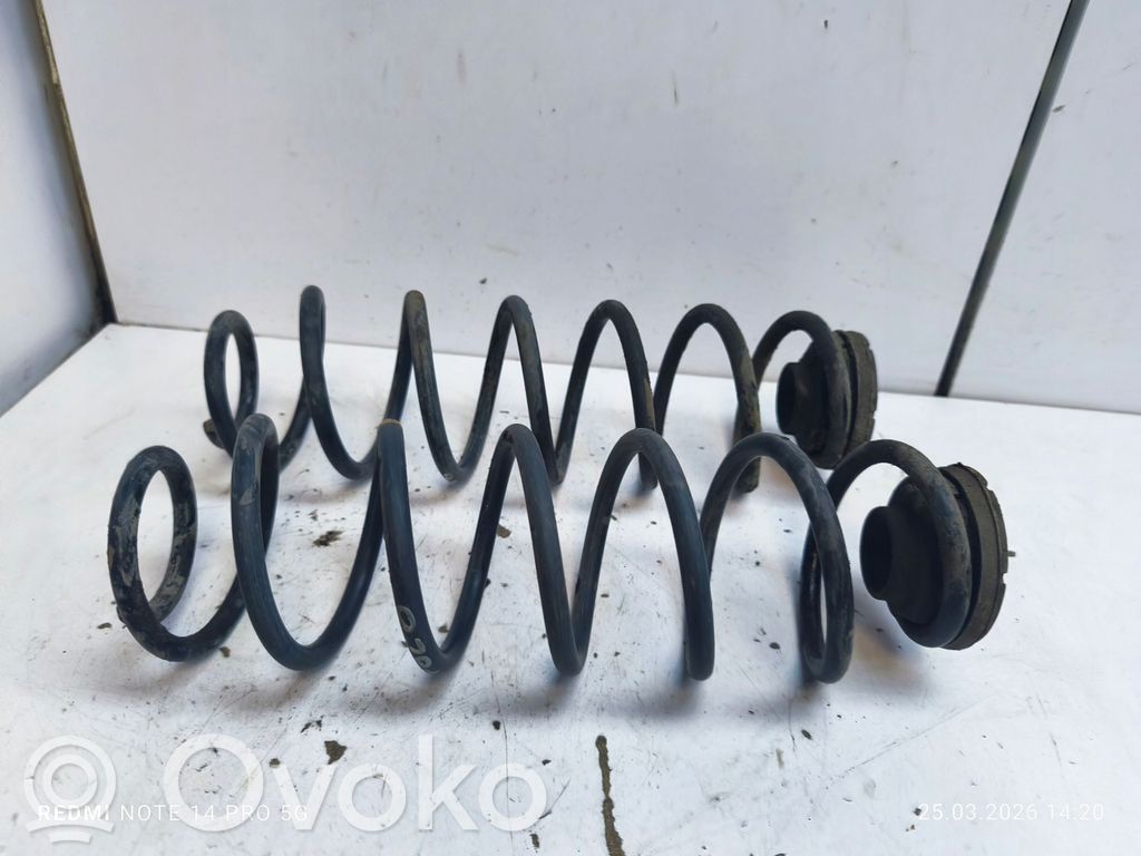 Volkswagen Polo IV 9N3 Sprężyna tylna 