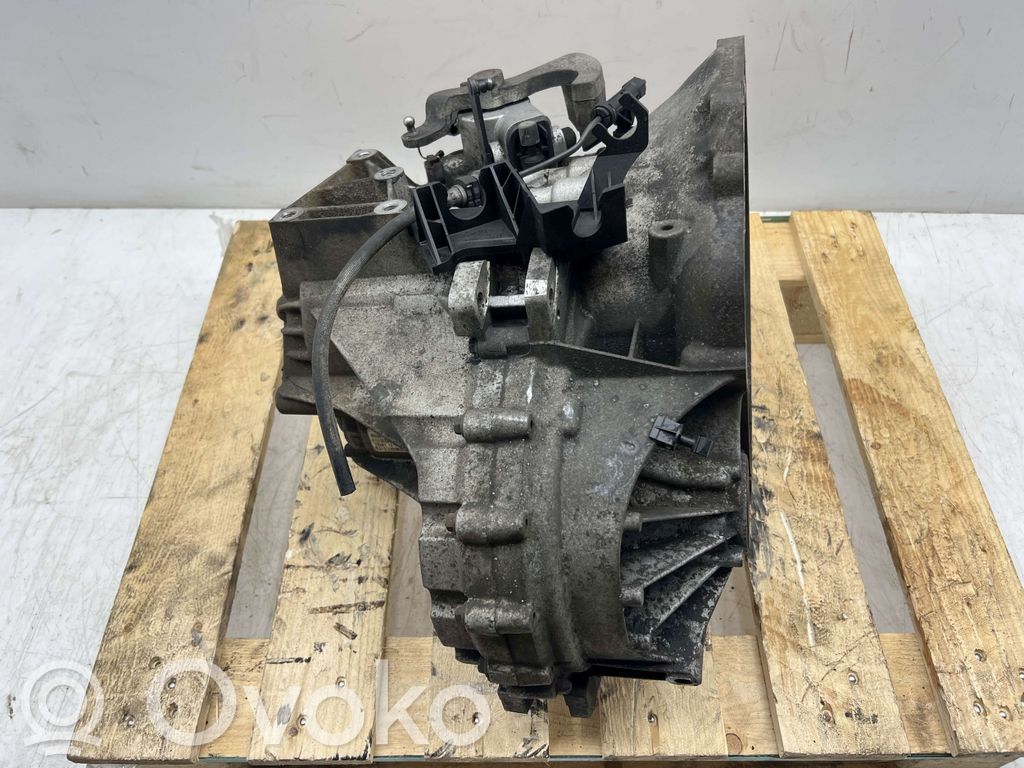 Volvo S60 Manualna 6-biegowa skrzynia biegów 