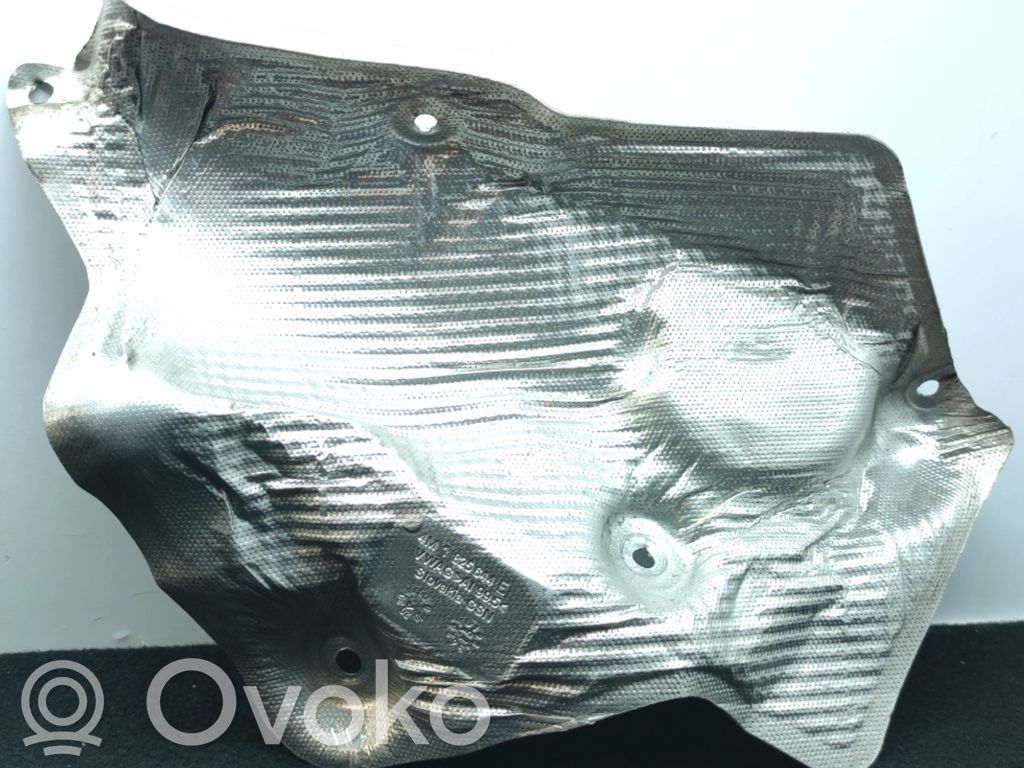 Audi Q7 4M Heat shield in engine bay 