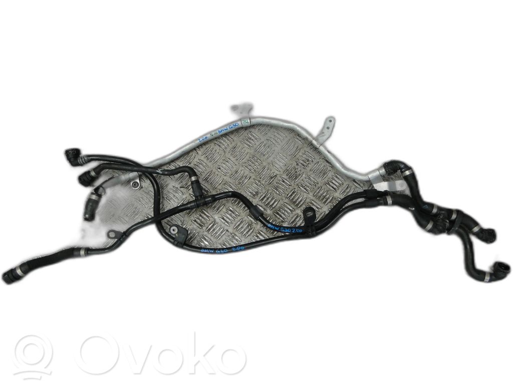 BMW 5 G30 G31 G38 Conductă/furtun lichid de răcire motor 