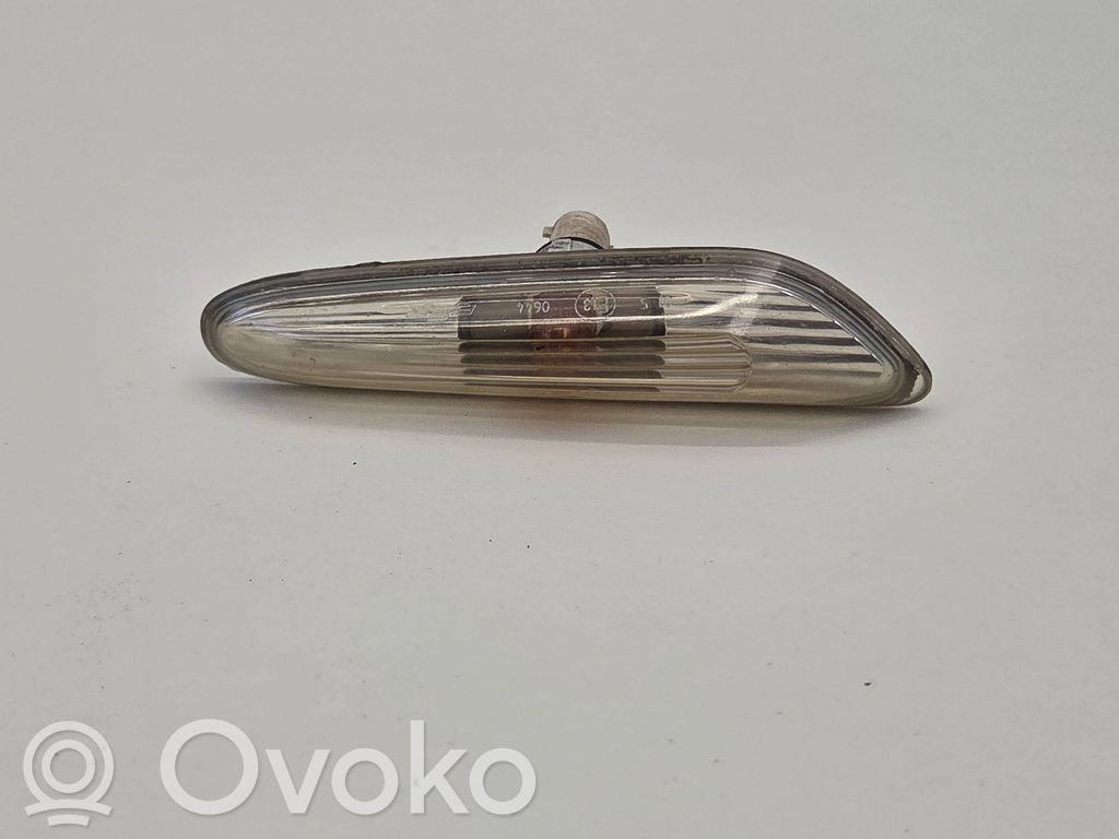 BMW 5 E60 E61 Indicatore di direzione del parafango anteriore 