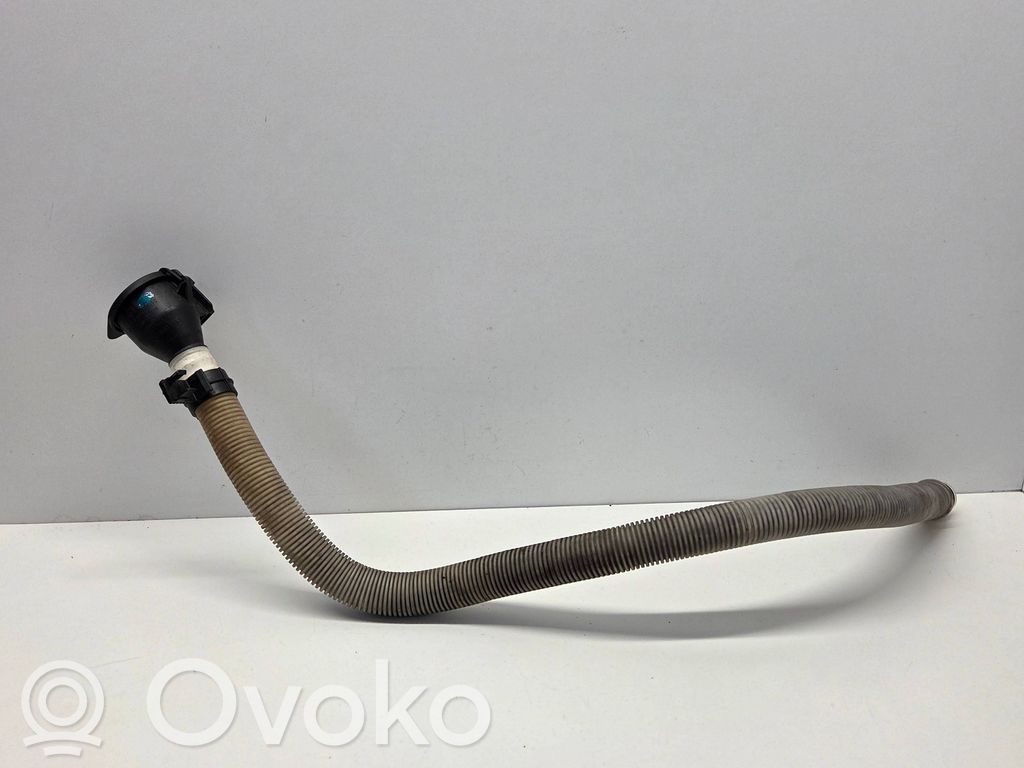 BMW 3 E90 E91 Logu šķidruma tvertnes aizpildīšanas caurule 