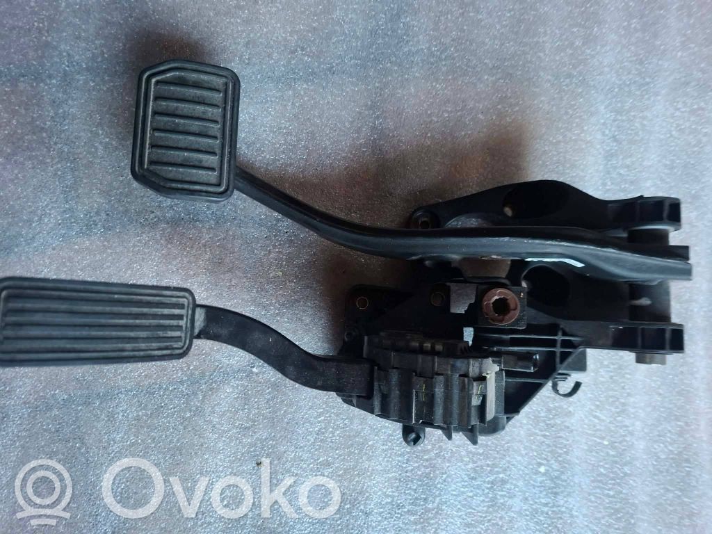 Assemblage pédale   104469100D