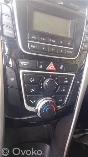 Hyundai i30 Przycisk / Włącznik klimatyzacji A/C 