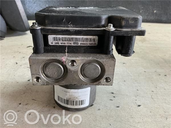Unidad de control/módulo del ABS   8C112C405BB