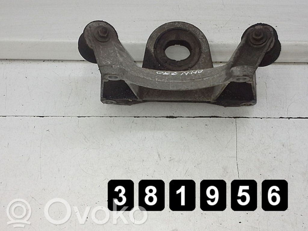 Engine mount bracket