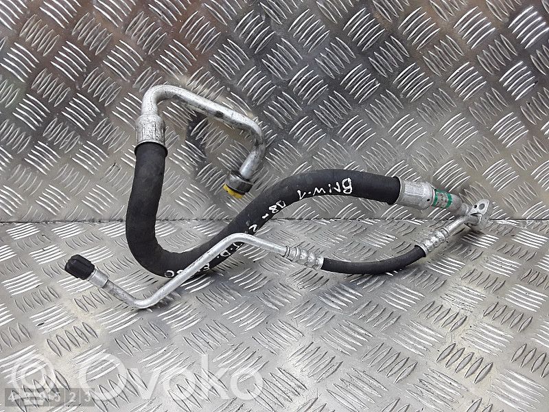 BMW 1 E81 E87 Ilmastointilaitteen putki (A/C) 