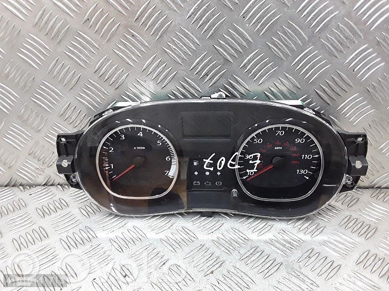 Dacia Duster Speedometer (instrument cluster) 