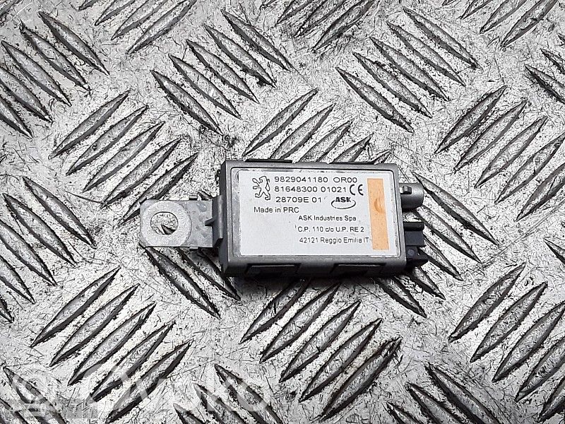 GPS-pystyantenni   9829041180