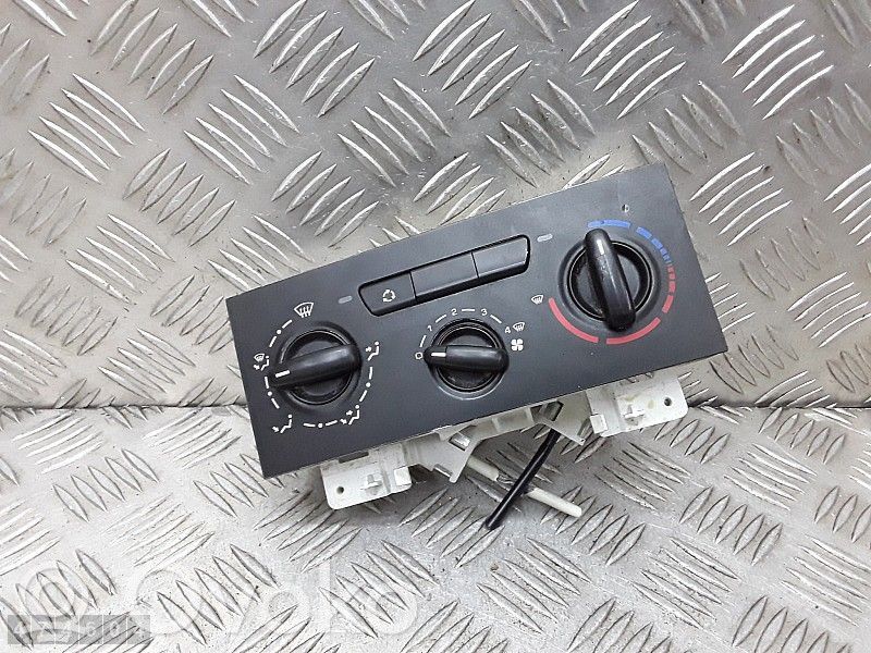 Climate control unit   A42102400