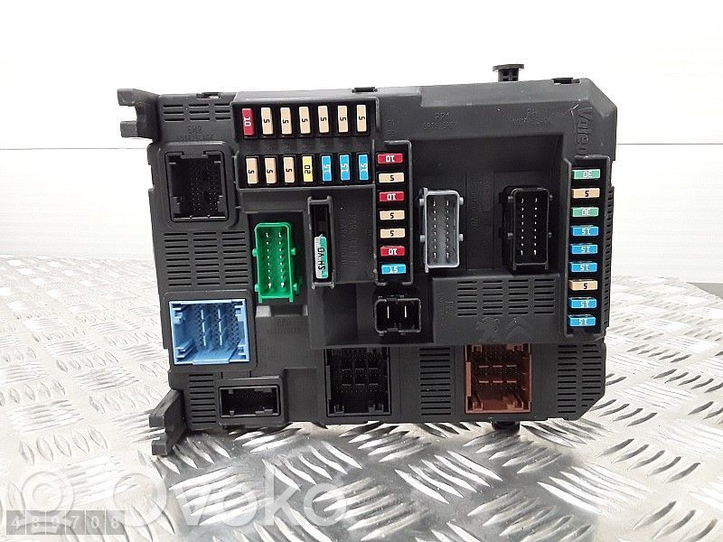 Citroen C4 Cactus Fuse module 
