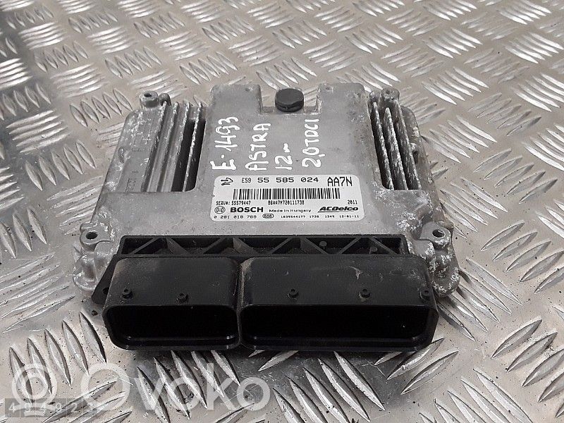 Opel Astra H Engine control unit/module 