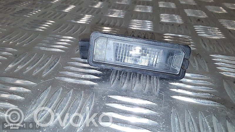 Lampă număr   1K8943021