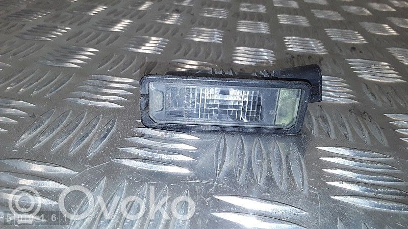 Lampă număr   1K8943021