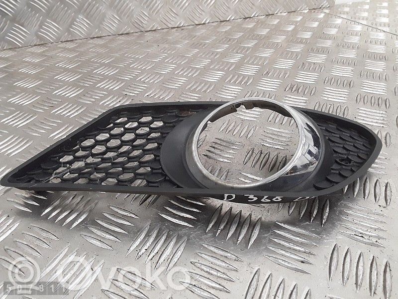 Mercedes-Benz C W204 Grilă/ornament proiector ceață față 