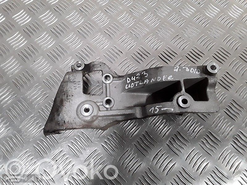 Engine mount bracket   1801A113