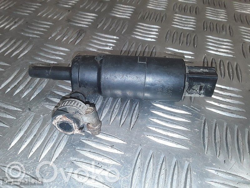 Volkswagen PASSAT B6 Dysza spryskiwacza lampy przedniej 