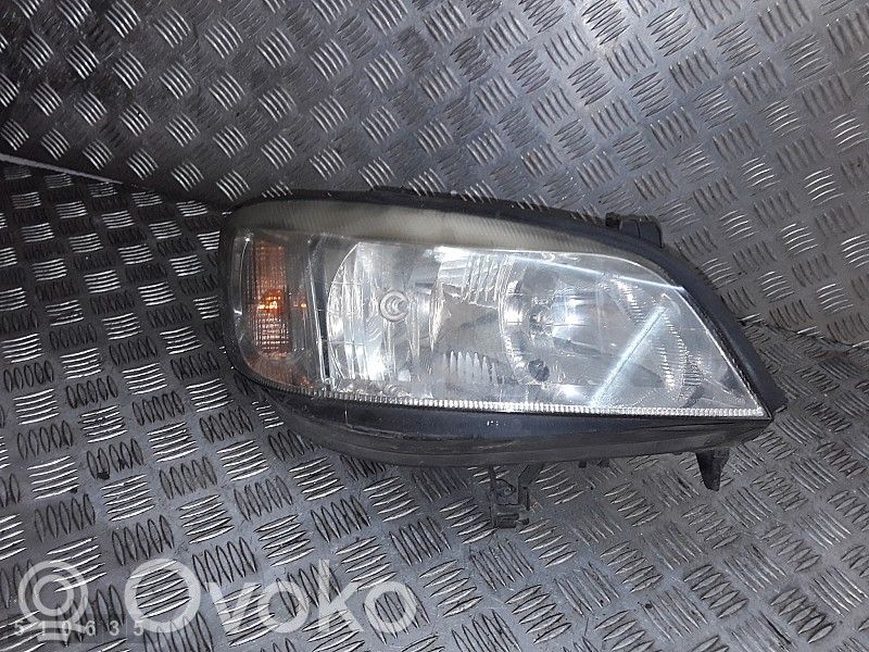 Opel Zafira A Lampa przednia