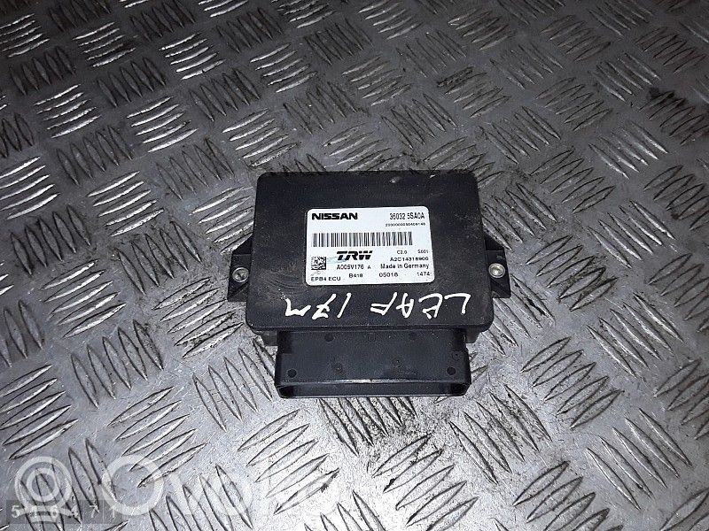 Nissan Leaf I (ZE0) Modul de control frână de mână 