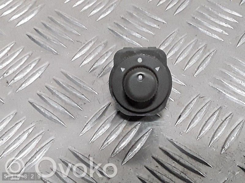 Sivupeilin kytkin   B569