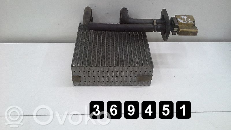 Ilmastointilaitteen sisälauhdutin (A/C)