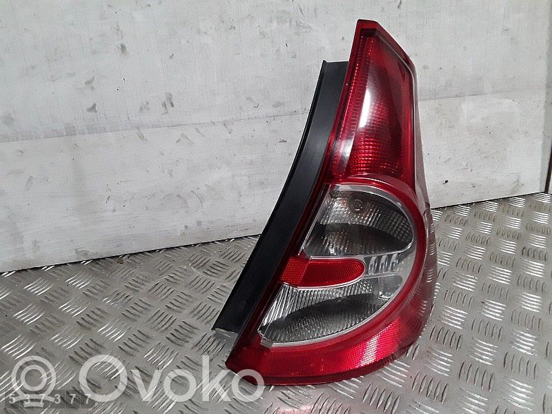 Renault Sandero I Luz trasera/de freno 