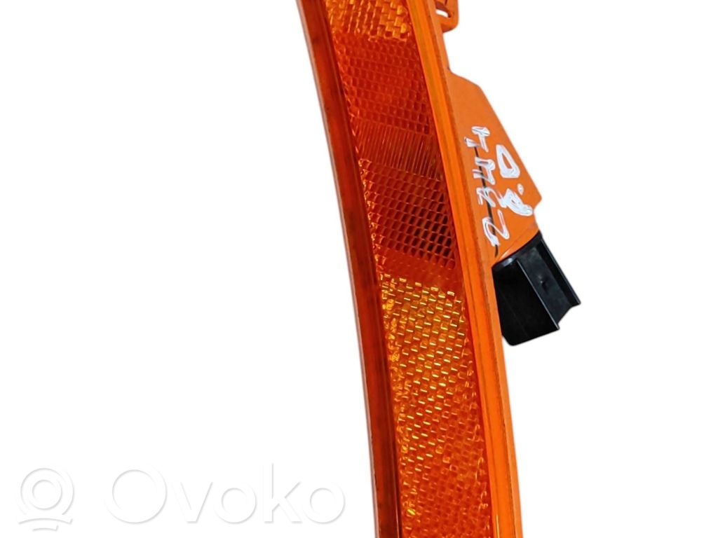 Chrysler Pacifica Front reflector 