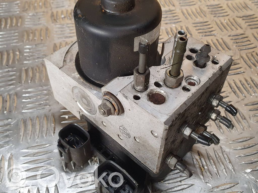 Lexus IS 200-300 ABS Pump 