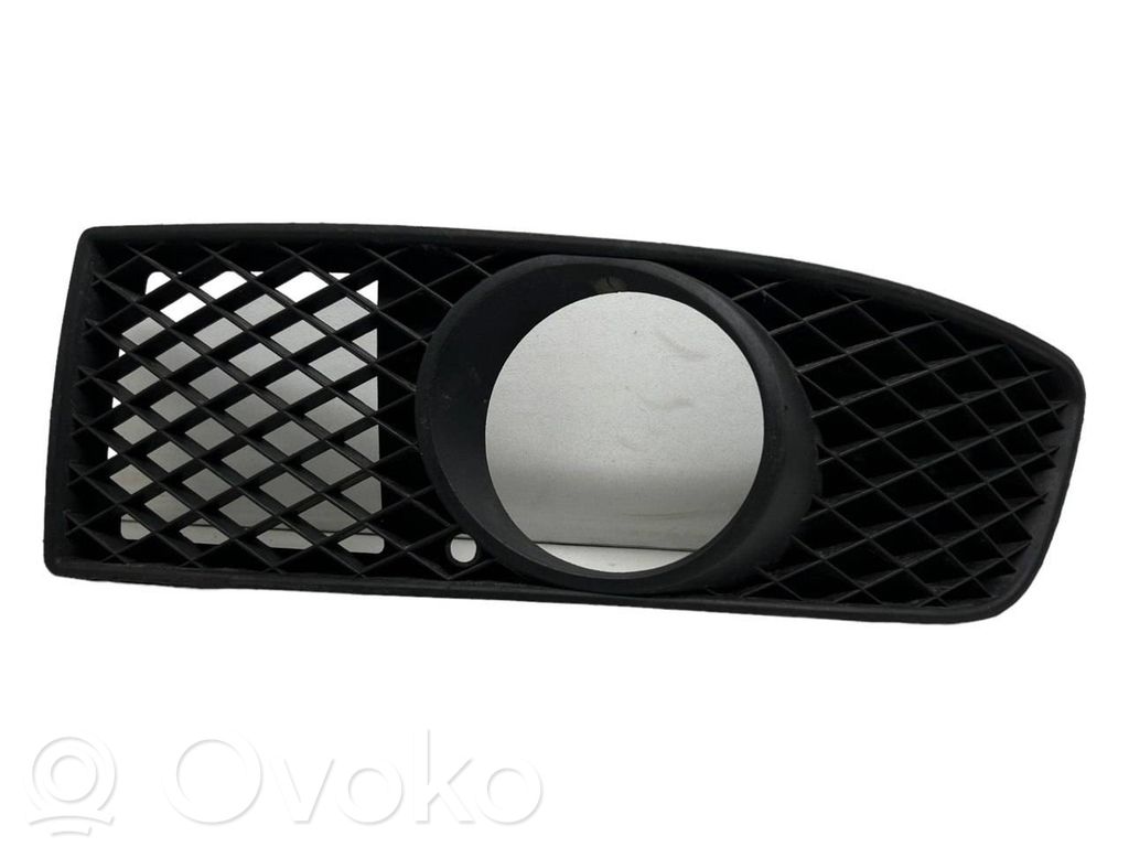 Volkswagen Polo III 6N 6N2 6NF Front bumper lower grill 