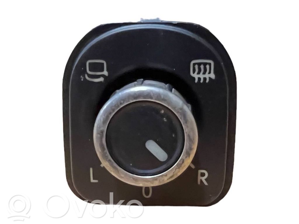 Volkswagen Golf VI Wing mirror switch 