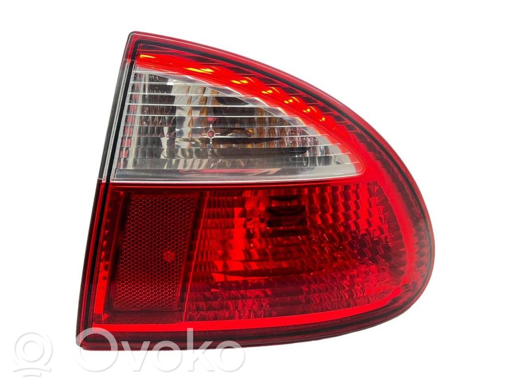 Seat Leon (1P) Aizmugurējais lukturis virsbūvē 