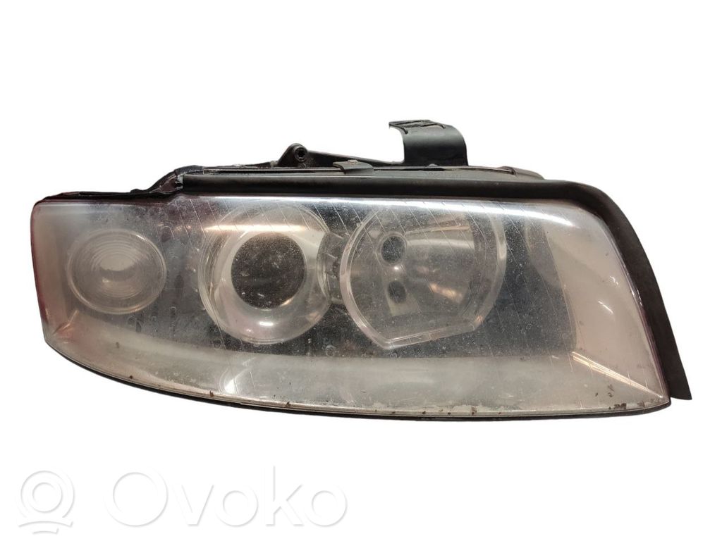 Audi A4 S4 B6 8E 8H Lampa przednia 
