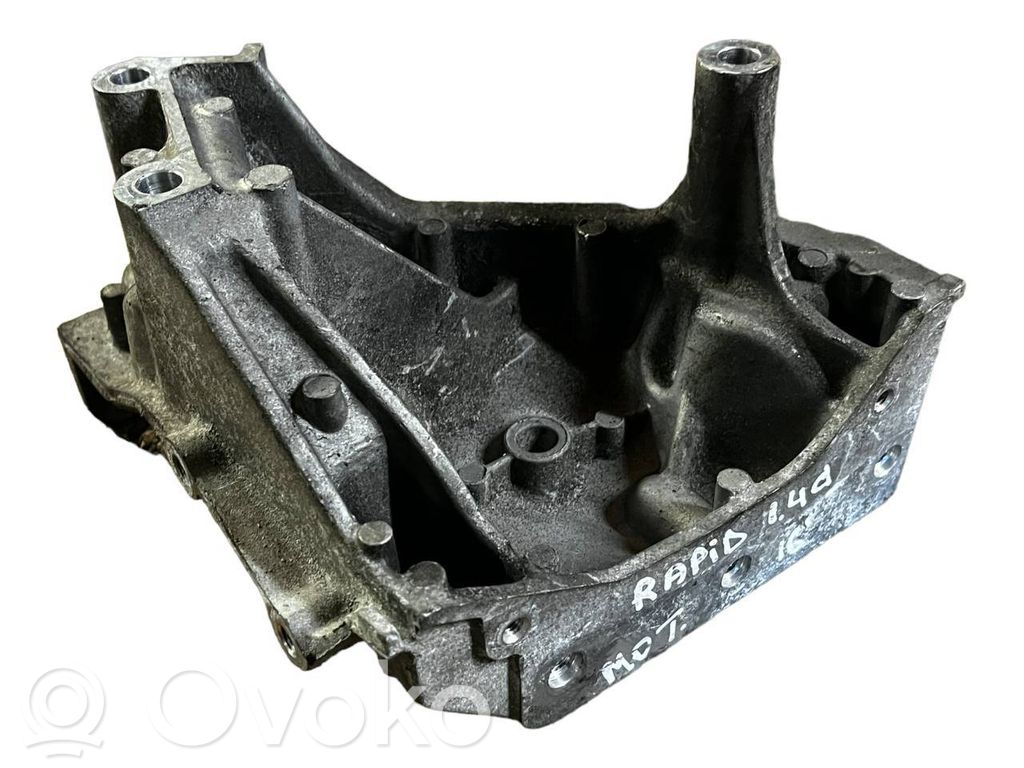 Skoda Rapid (NH) Engine mounting bracket 