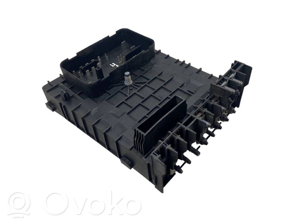 Volkswagen Touran I Fuse box set 