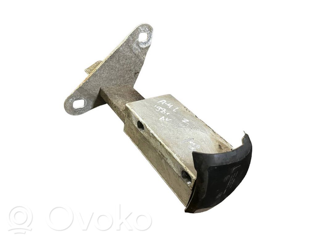 Audi A4 S4 B5 8D Soporte de montaje del parachoques trasero 