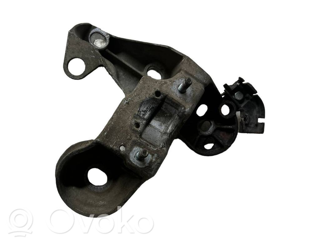 Audi A6 Allroad C5 Engine mounting bracket 