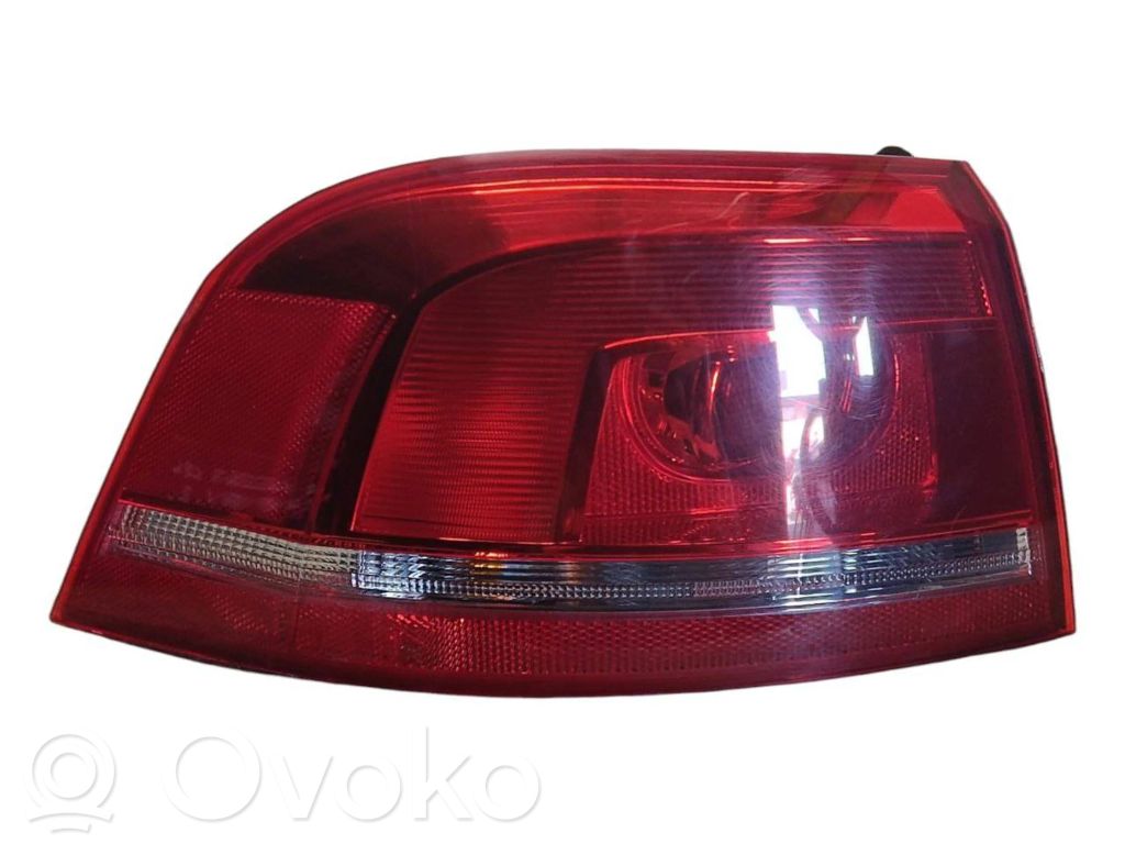 Volkswagen PASSAT B7 Lampa tylna 