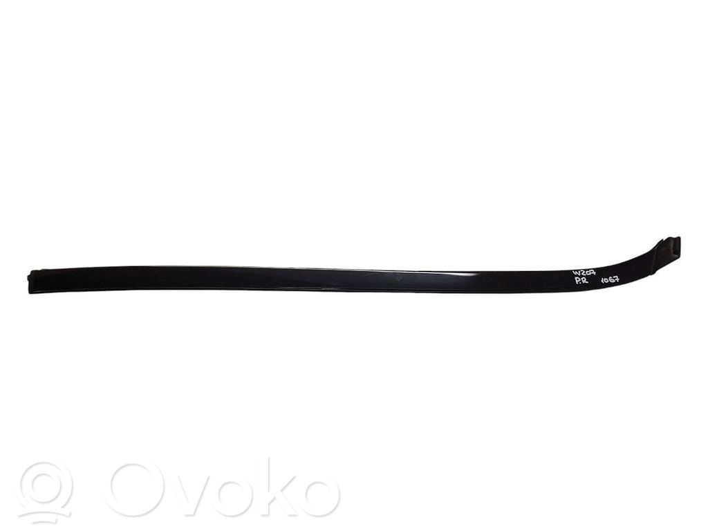 Mercedes-Benz E C207 W207 Listwa szyby czołowej / przedniej 