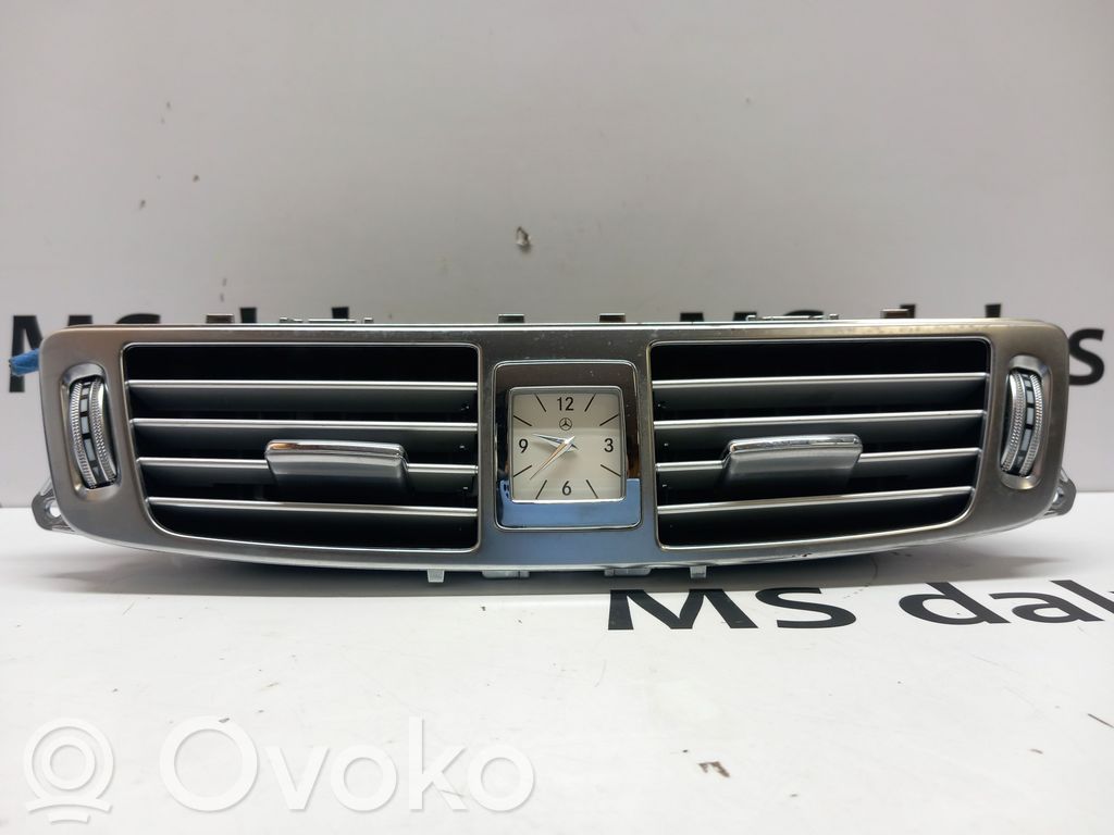 Mercedes-Benz CLS C218 X218 Dash center air vent grill 