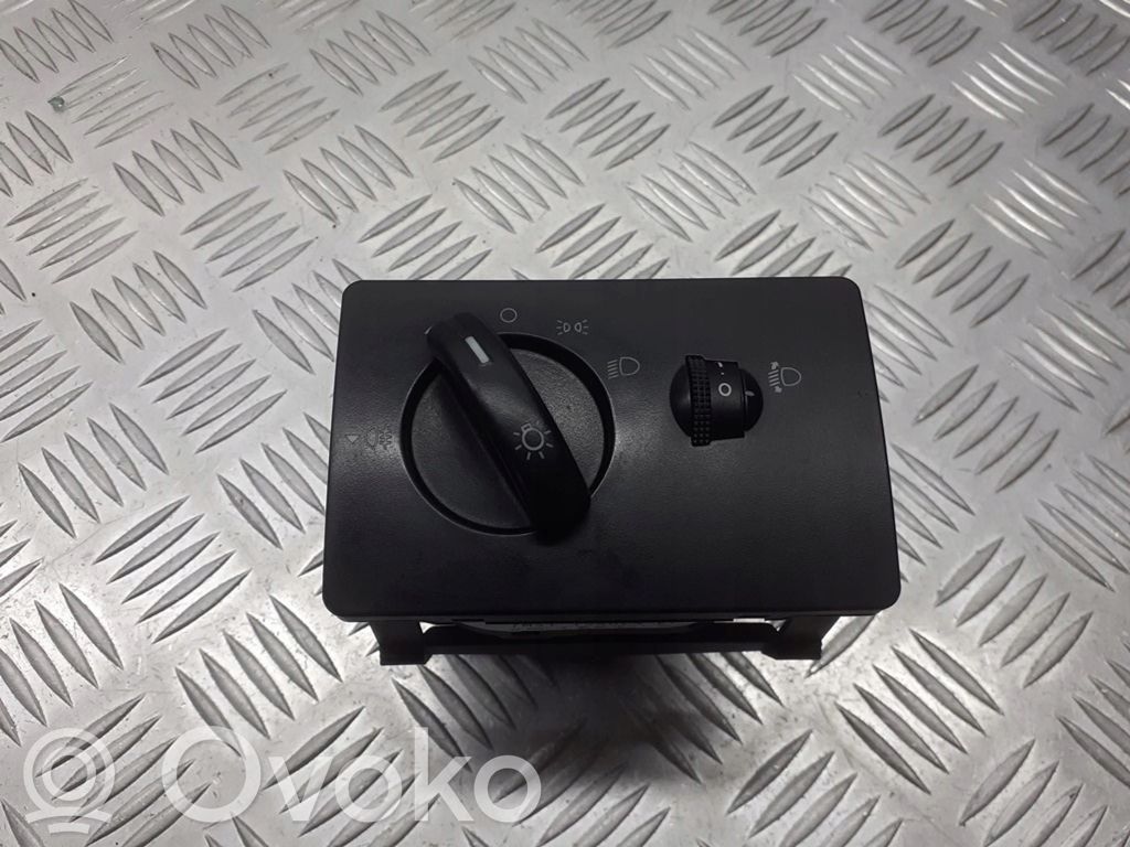 Lukturu slēdzis   7M5T13A024EA