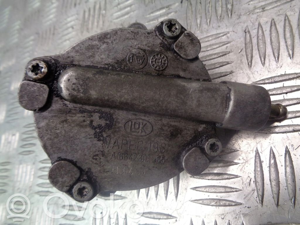 Mercedes-Benz C W203 Vacuum pump 