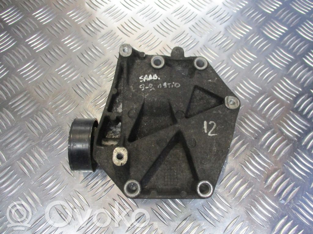 Engine mounting bracket