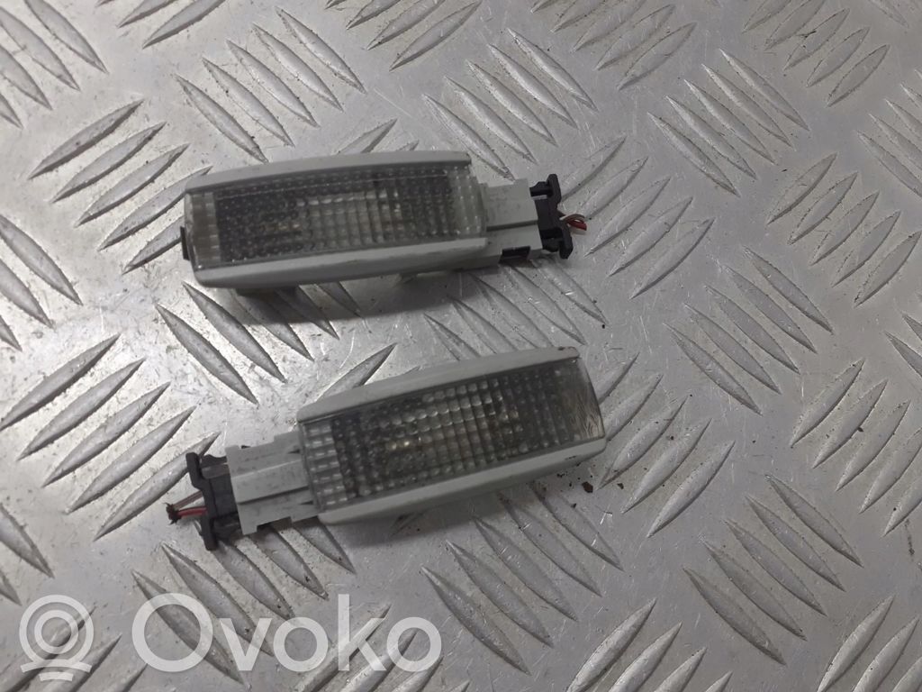Volkswagen Polo IV 9N3 Éclairage lumière plafonnier arrière 