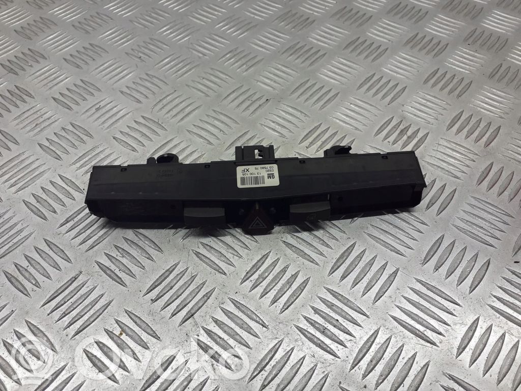 Botón interruptor de luz de peligro   13100105
