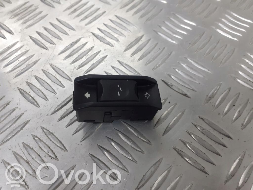 Kattoluukun kytkin   6907288
